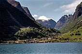 Norvegia, la regione dei fiordi, vedute durante la gita in battello lungo l'Aurlandsfjord e il Noeroyfjord. 